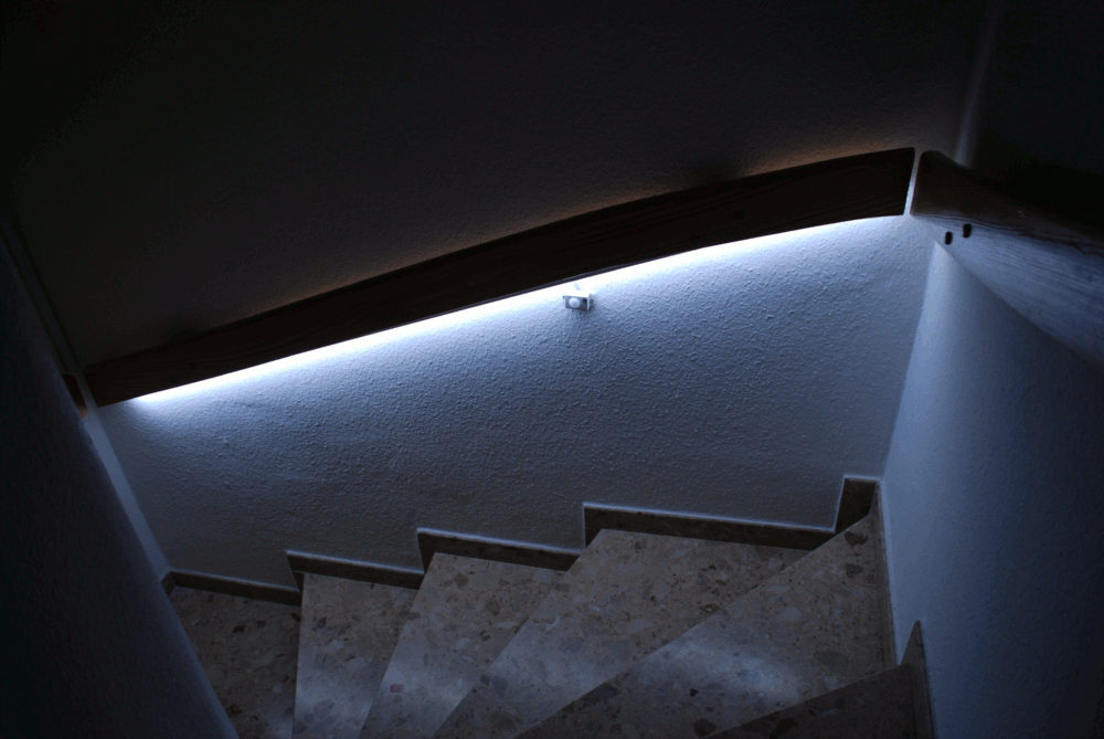 das Treppenhaus mit aktiviertem
        Nachtlicht